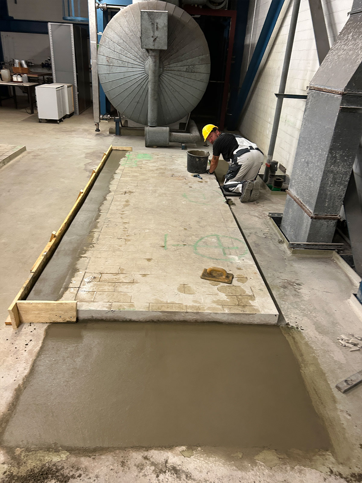 Betonergänzung an Maschinensockel